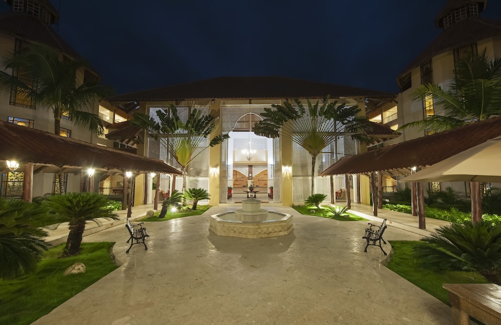 Occidental Caribe All Inclusive — Hotel building in Bavaro, La Altagracia