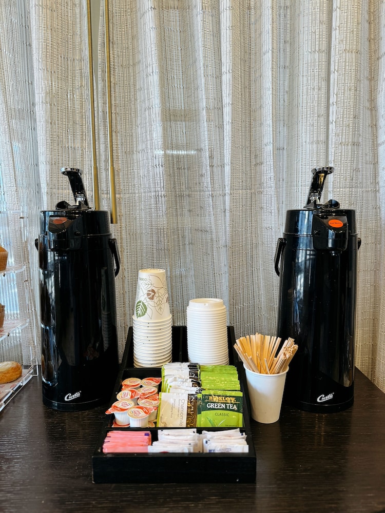 Hotel Fiona — Restaurant & bars in San Francisco, California