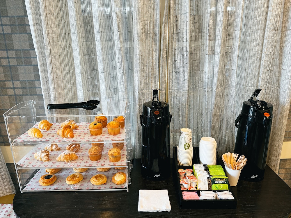 Hotel Fiona — Restaurant & bars in San Francisco, California