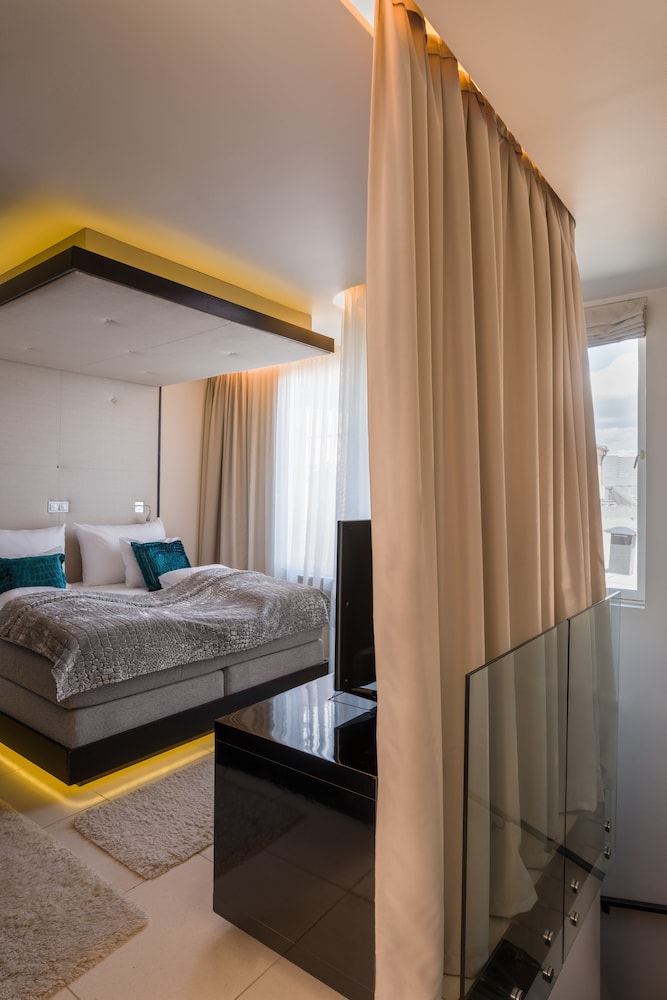 Home Hotel Folketeateret — Hotel rooms in Oslo, Oslo