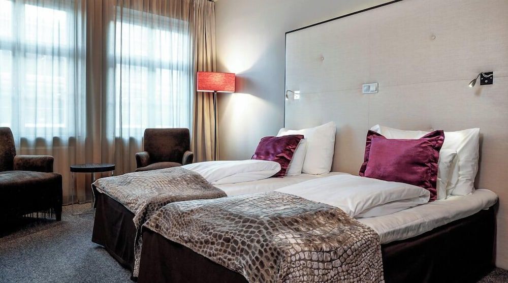 Home Hotel Folketeateret