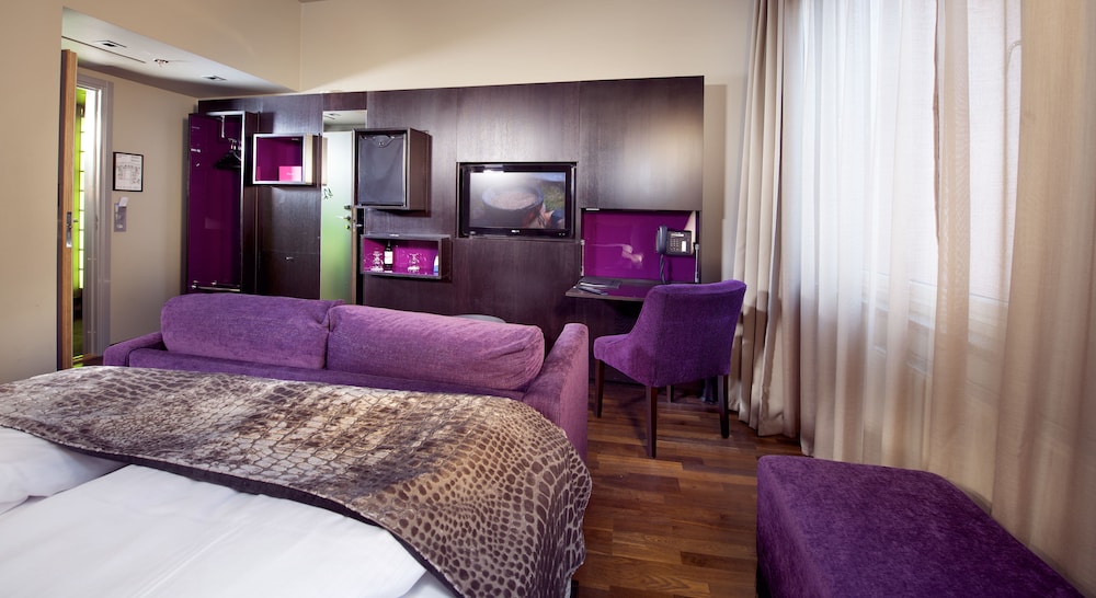 Home Hotel Folketeateret — Hotel rooms in Oslo, Oslo