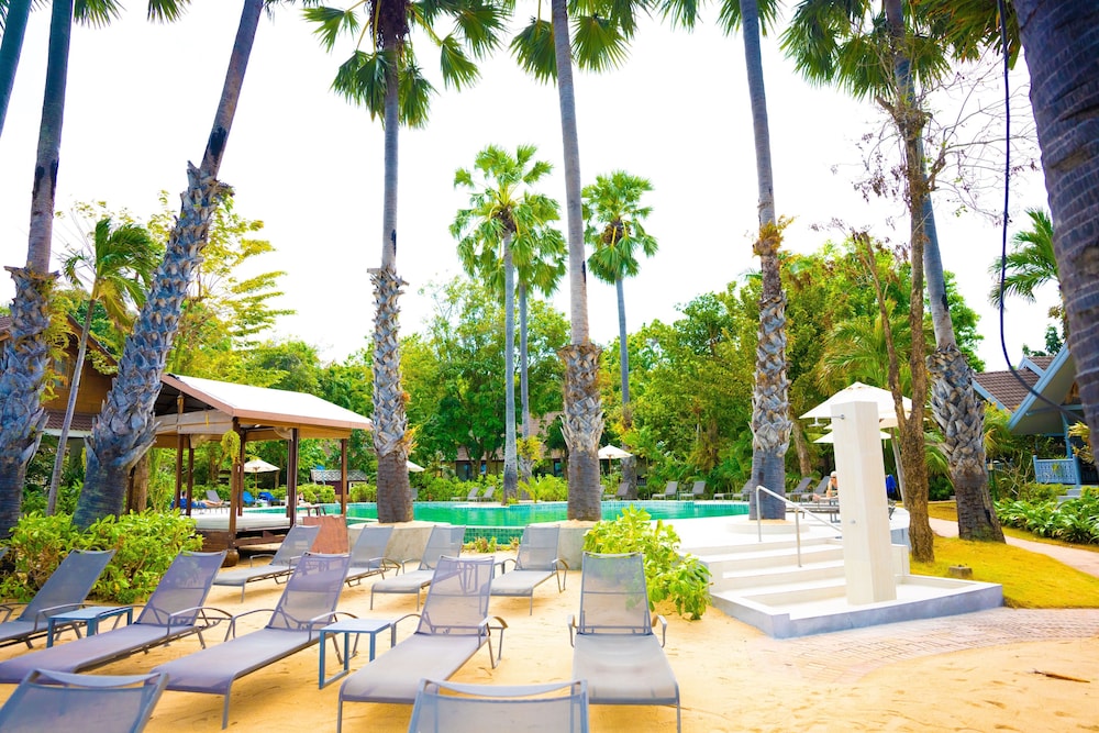 Paradise Beach Resort Samui — Swimming pool in Mae Nam, Surat Thani