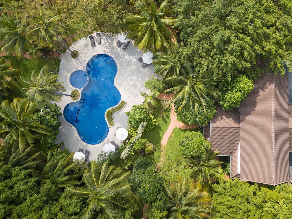 Paradise Beach Resort Samui — Swimming pool in Mae Nam, Surat Thani