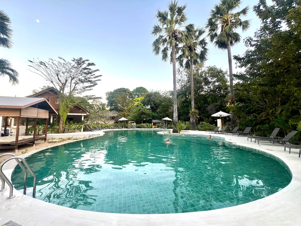 Paradise Beach Resort Samui — Swimming pool in Mae Nam, Surat Thani