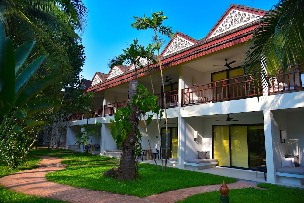 Paradise Beach Resort Samui — Hotel building in Mae Nam, Surat Thani