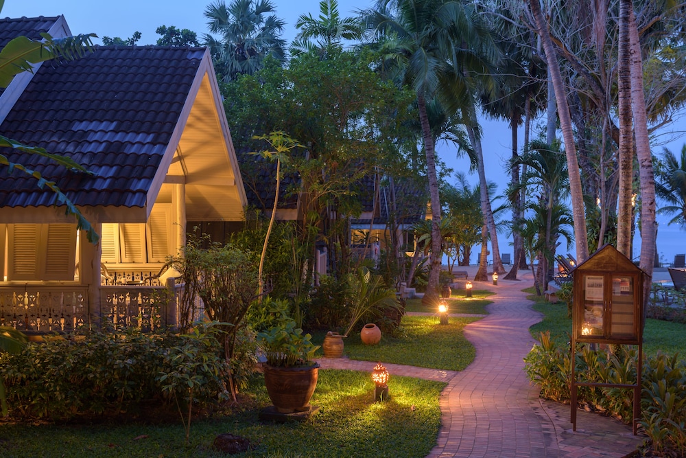 Paradise Beach Resort Samui — Hotel building in Mae Nam, Surat Thani