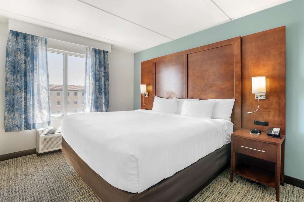 Surf and Sand, BW Signature Collection — Hotel rooms in Amelia Island, Florida