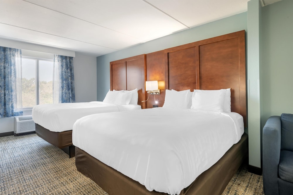 Surf and Sand, BW Signature Collection — Hotel rooms in Amelia Island, Florida