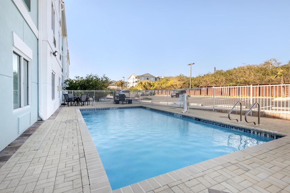 Surf and Sand, BW Signature Collection — Swimming pool in Amelia Island, Florida