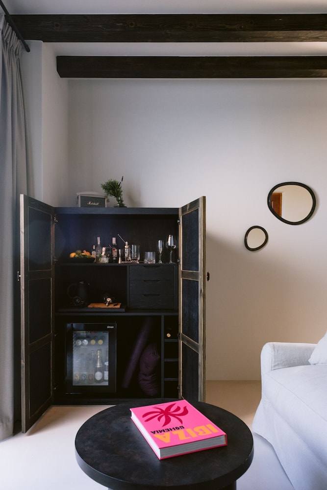 Casa Maca Hotel — Hotel rooms in Ibiza Town, Balearic Islands