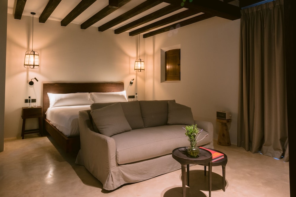 Casa Maca Hotel — Hotel rooms in Ibiza Town, Balearic Islands
