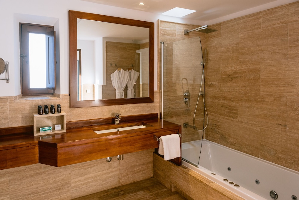 Casa Maca Hotel — Hotel rooms in Ibiza Town, Balearic Islands