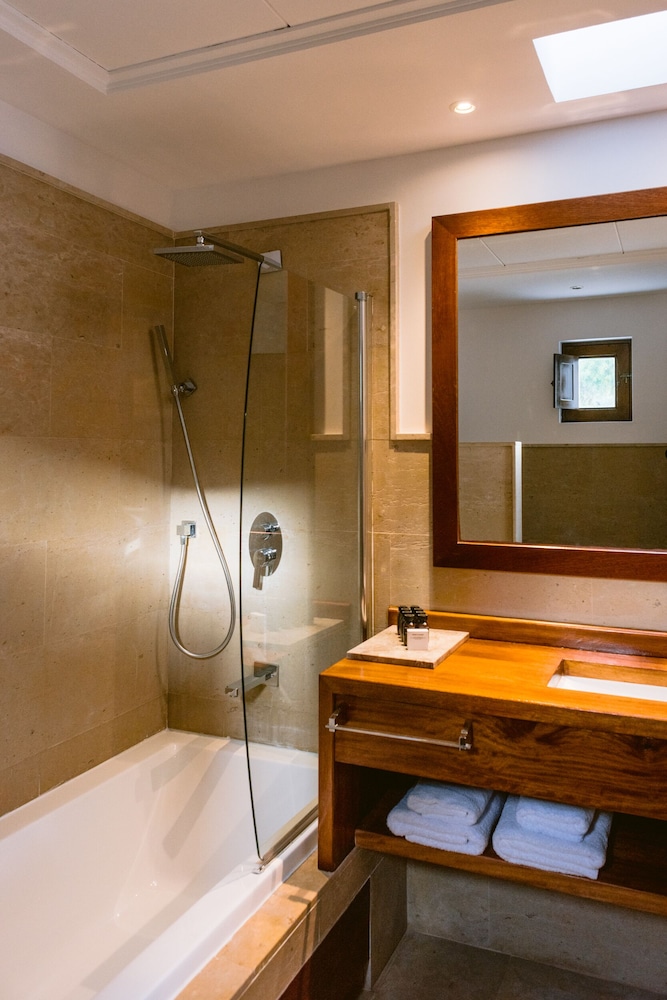 Casa Maca Hotel — Hotel rooms in Ibiza Town, Balearic Islands