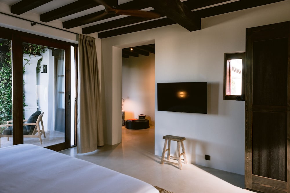 Casa Maca Hotel — Hotel rooms in Ibiza Town, Balearic Islands