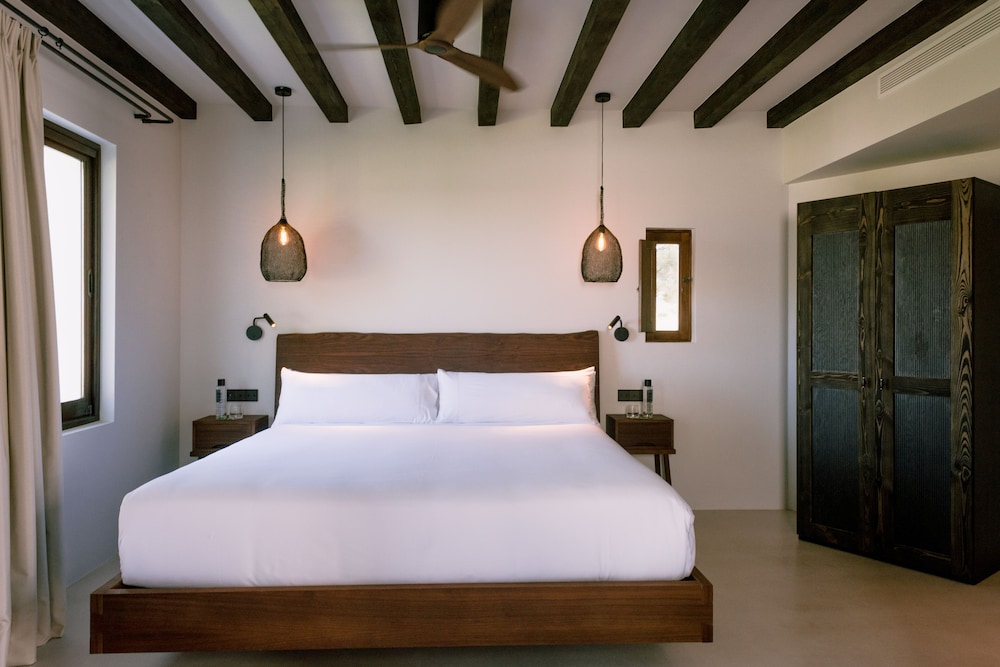 Casa Maca Hotel — Hotel rooms in Ibiza Town, Balearic Islands