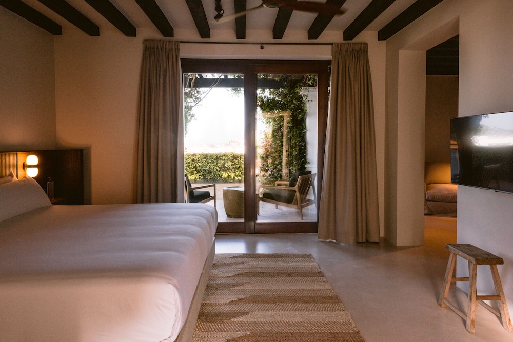 Casa Maca Hotel — Hotel rooms in Ibiza Town, Balearic Islands