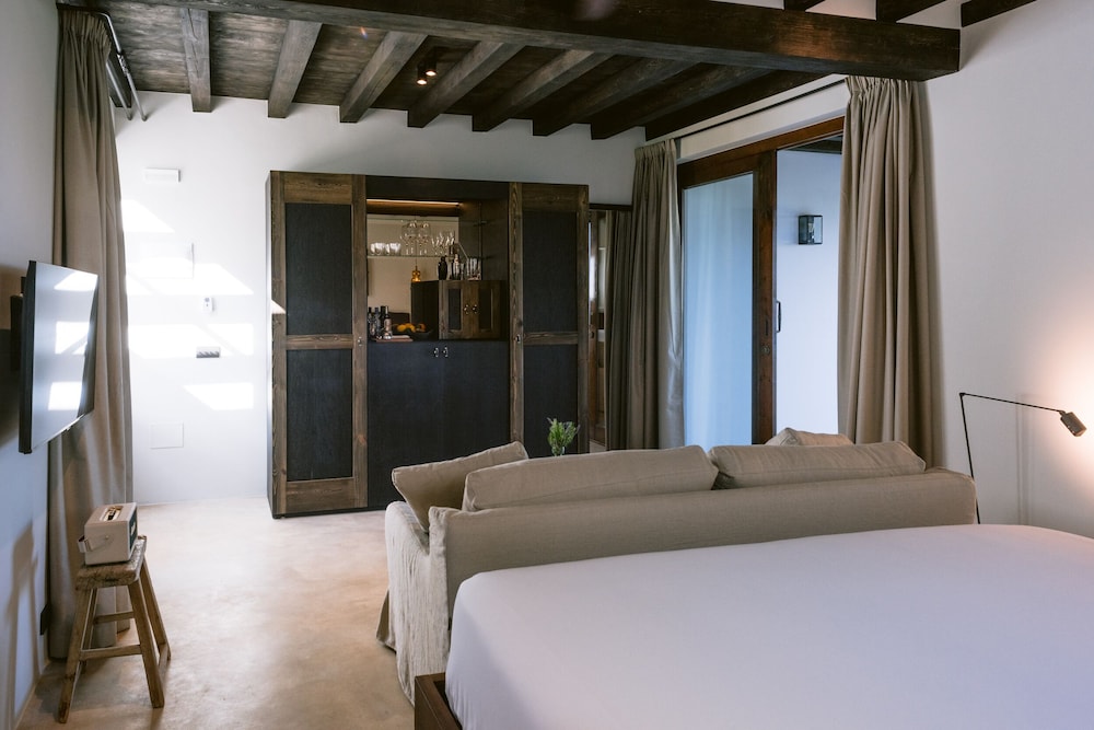 Casa Maca Hotel — Hotel rooms in Ibiza Town, Balearic Islands