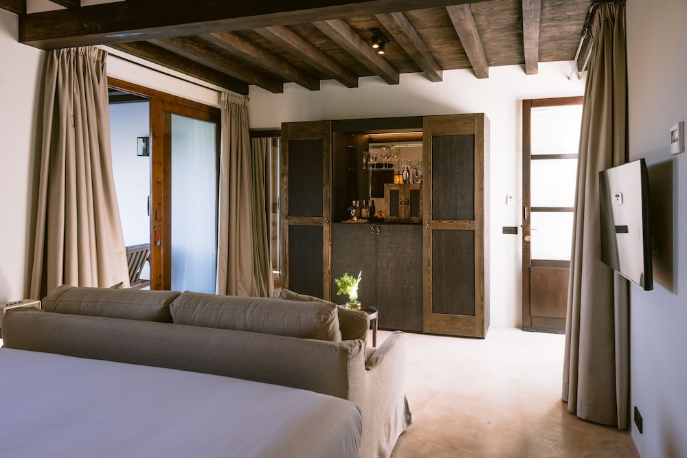 Casa Maca Hotel — Hotel rooms in Ibiza Town, Balearic Islands