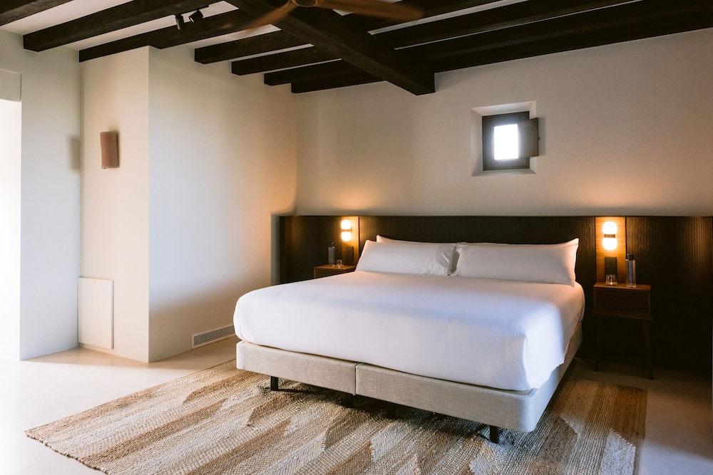 Casa Maca Hotel — Hotel rooms in Ibiza Town, Balearic Islands