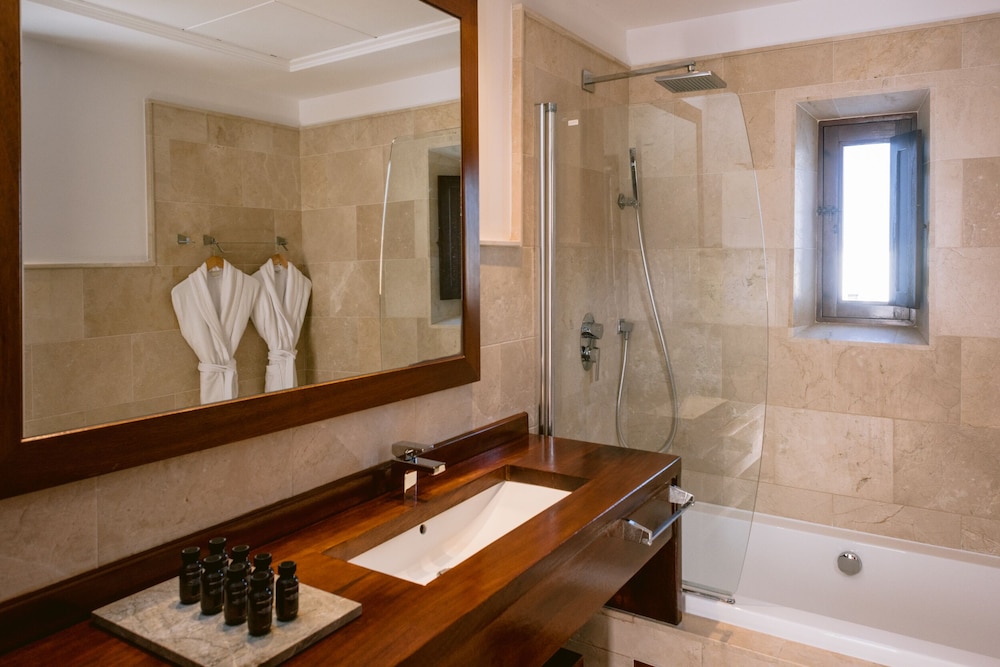 Casa Maca Hotel — Hotel rooms in Ibiza Town, Balearic Islands