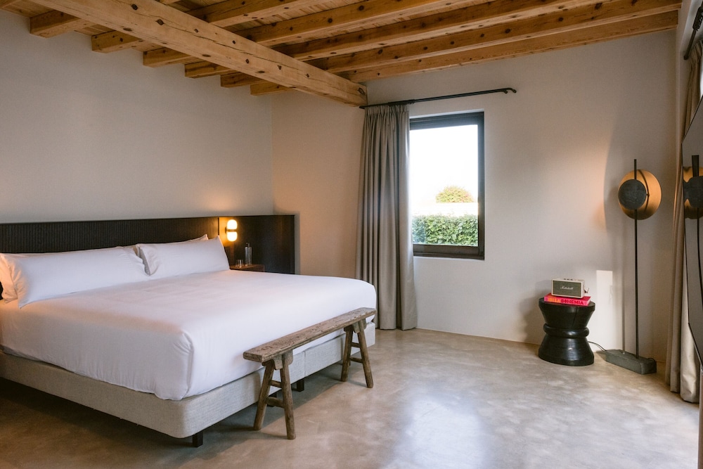Casa Maca Hotel — Hotel rooms in Ibiza Town, Balearic Islands