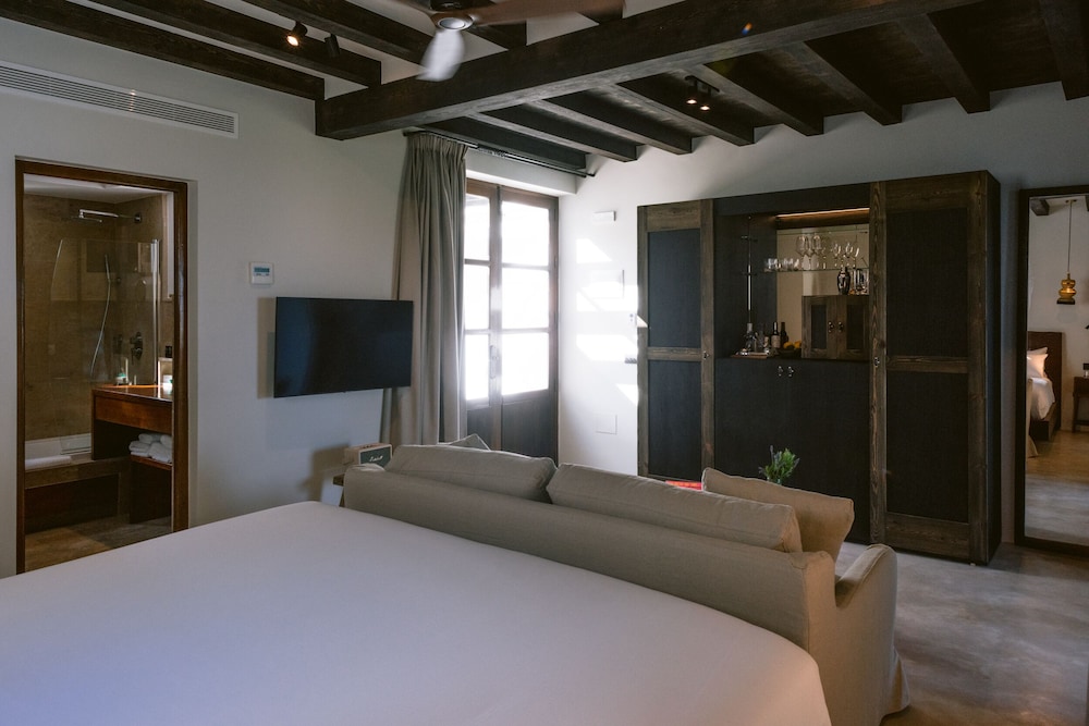 Casa Maca Hotel — Hotel rooms in Ibiza Town, Balearic Islands