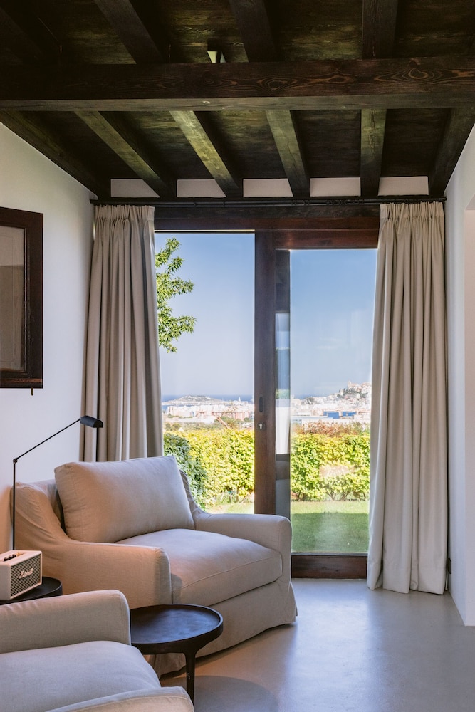 Casa Maca Hotel — Hotel rooms in Ibiza Town, Balearic Islands