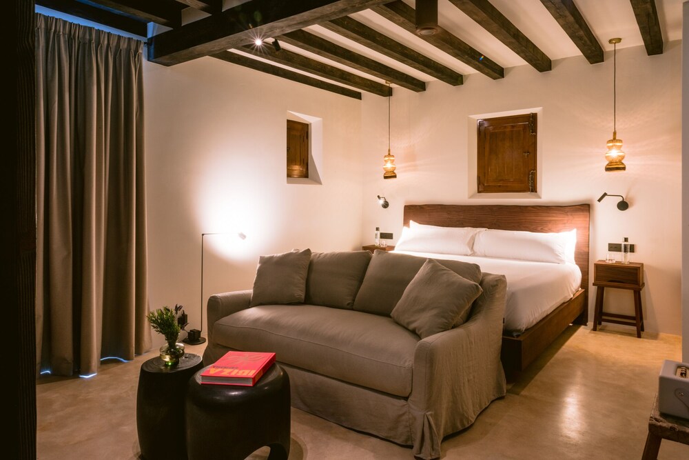 Casa Maca Hotel — Hotel rooms in Ibiza Town, Balearic Islands