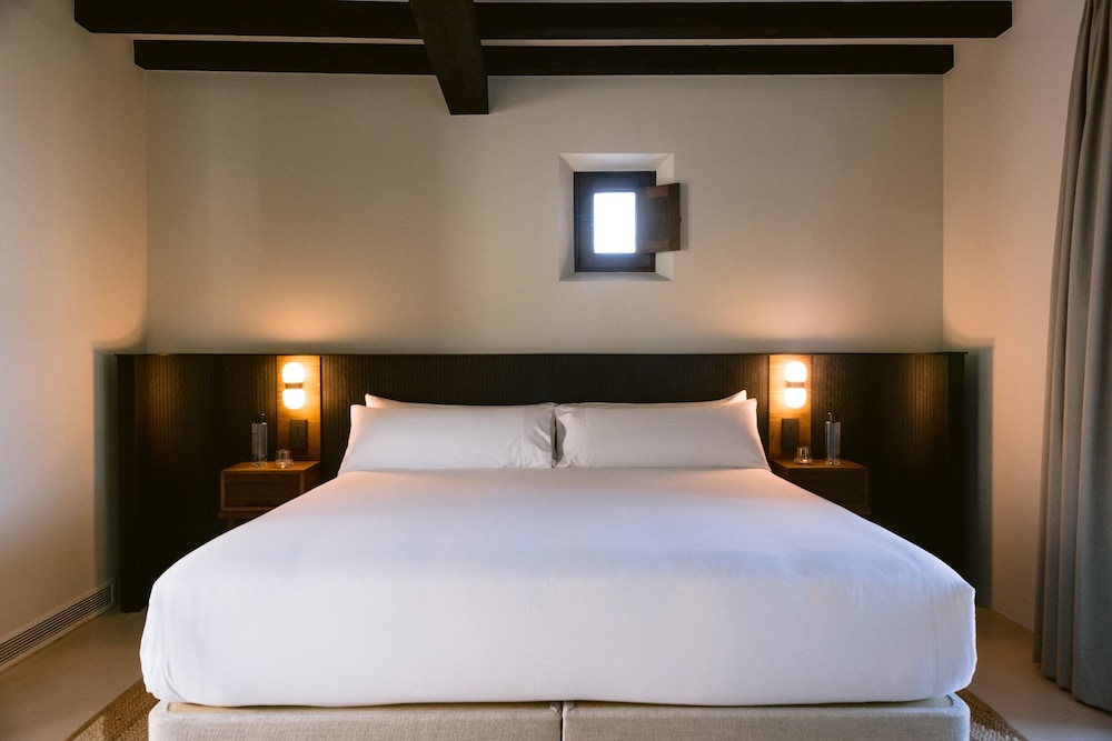 Casa Maca Hotel — Hotel rooms in Ibiza Town, Balearic Islands