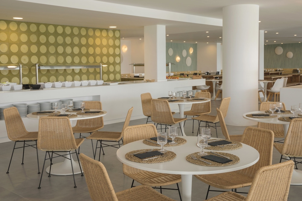 HM Martinique Aparthotel — Restaurant & bars in Magaluf, Balearic Islands