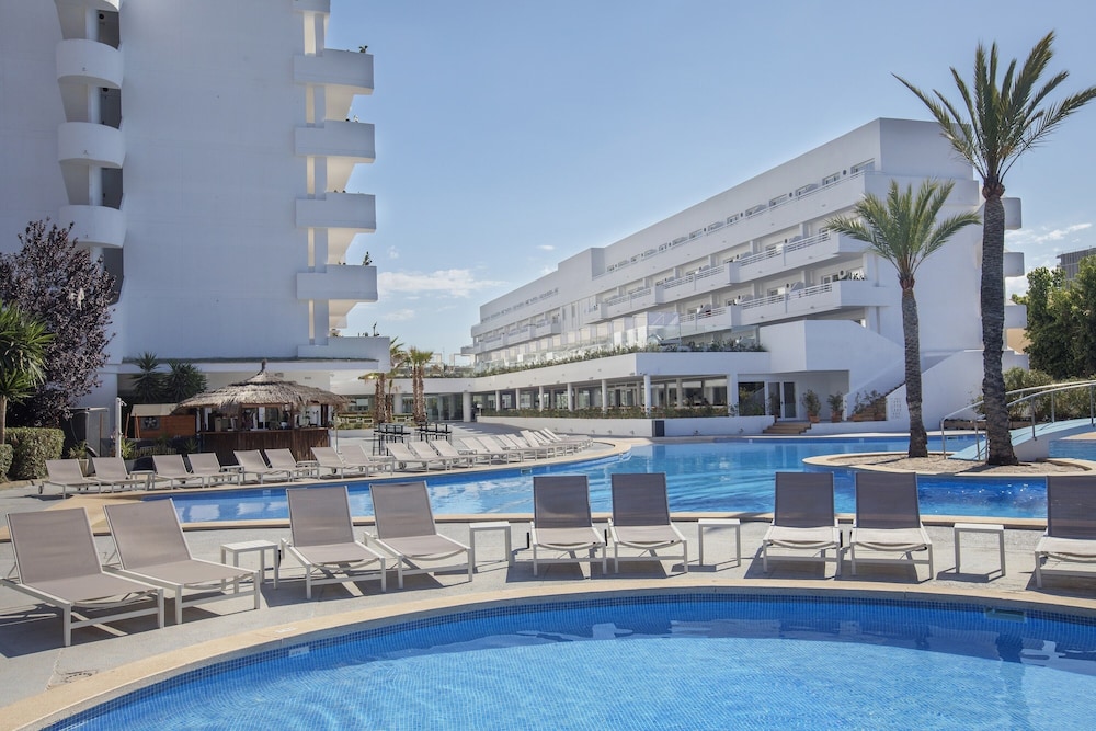 HM Martinique Aparthotel — Swimming pool in Magaluf, Balearic Islands