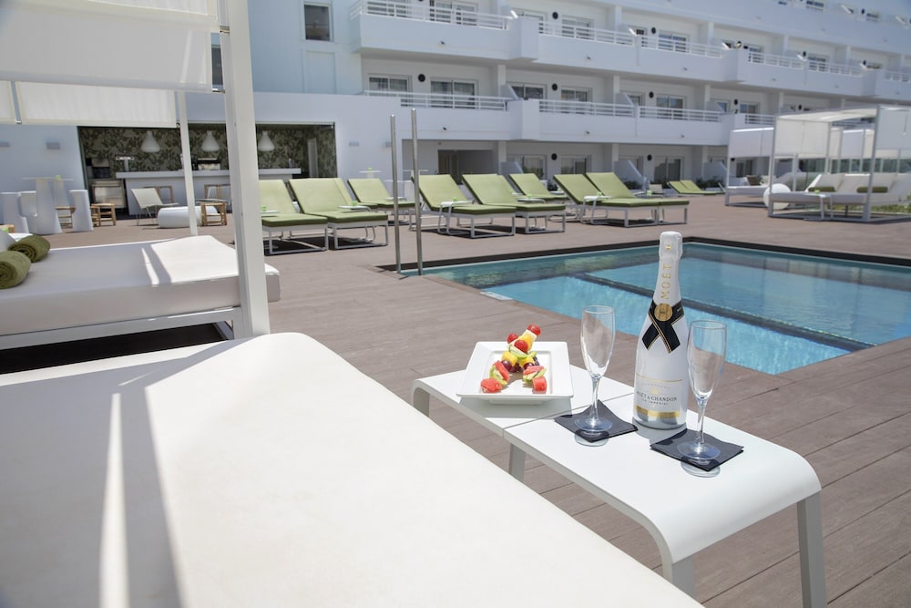 HM Martinique Aparthotel — Swimming pool in Magaluf, Balearic Islands
