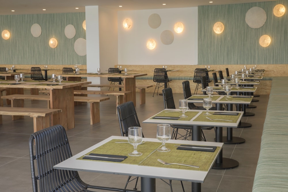 HM Martinique Aparthotel — Restaurant & bars in Magaluf, Balearic Islands