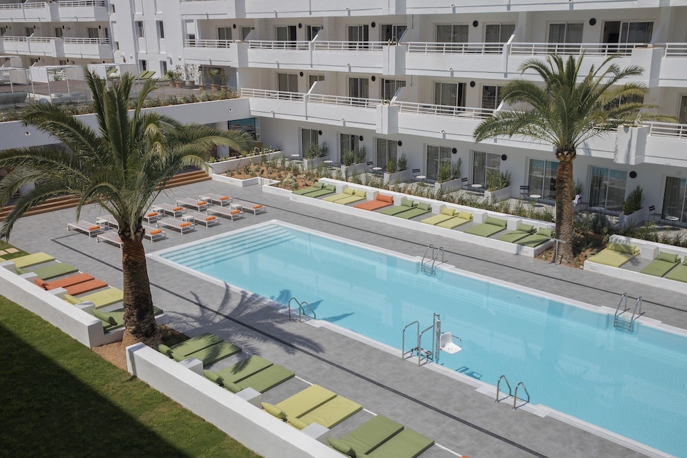 HM Martinique Aparthotel — Swimming pool in Magaluf, Balearic Islands