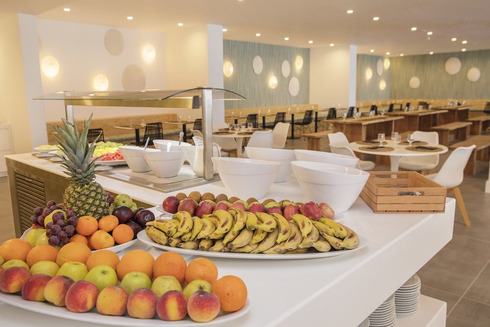HM Martinique Aparthotel — Restaurant & bars in Magaluf, Balearic Islands