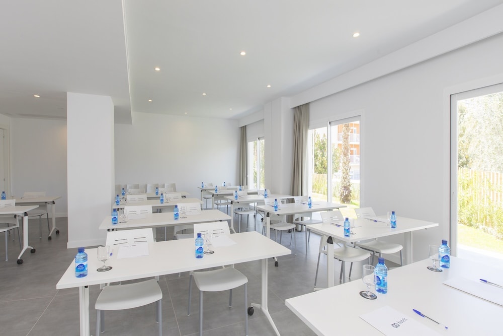 HM Martinique Aparthotel — Hotel rooms in Magaluf, Balearic Islands