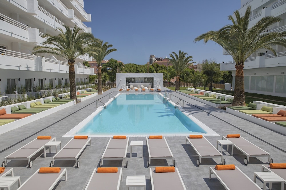 HM Martinique Aparthotel — Swimming pool in Magaluf, Balearic Islands