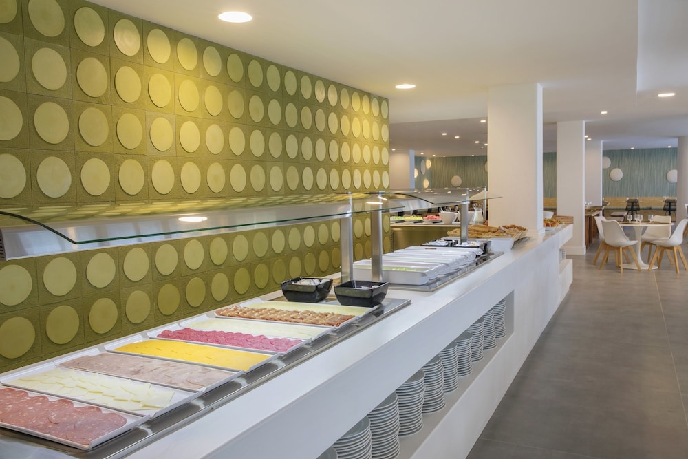HM Martinique Aparthotel — Restaurant & bars in Magaluf, Balearic Islands