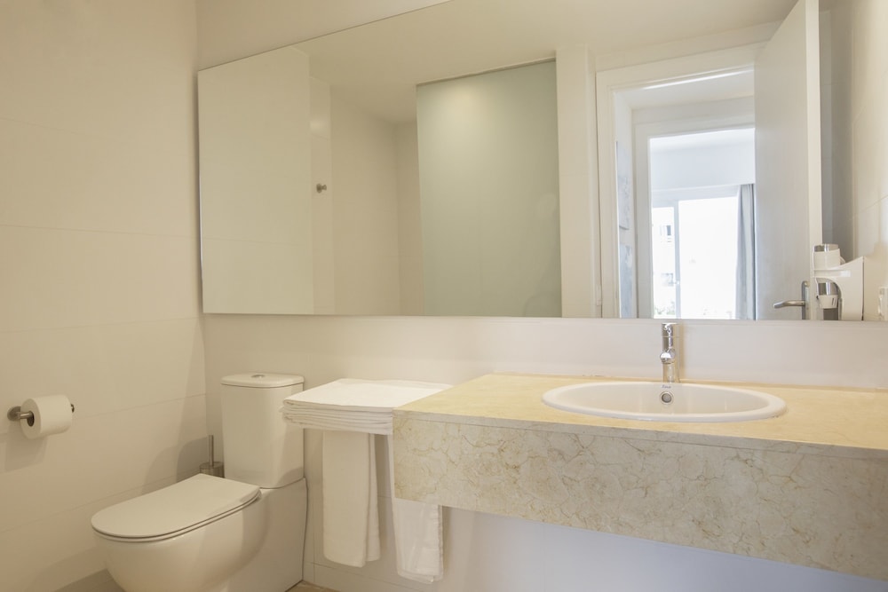 HM Martinique Aparthotel — Hotel rooms in Magaluf, Balearic Islands