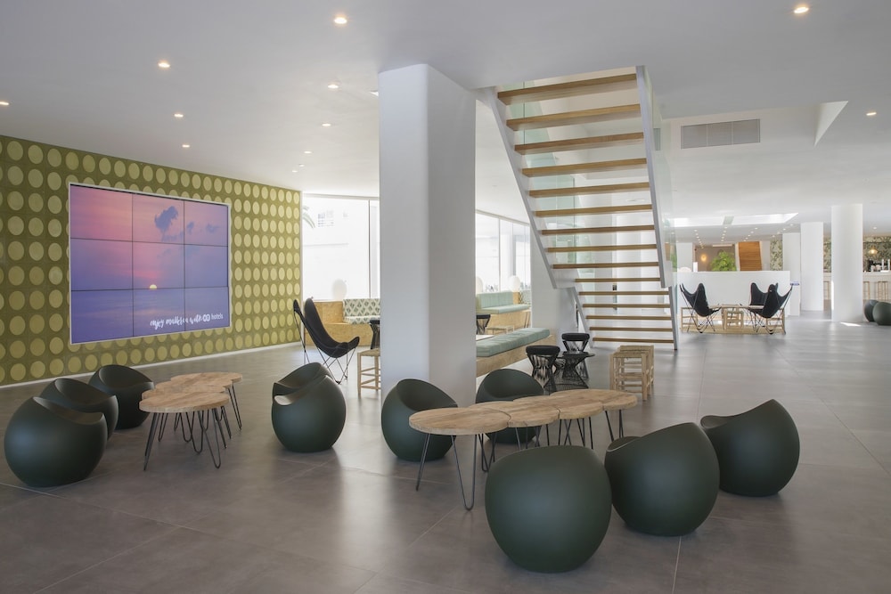 HM Martinique Aparthotel — Hotel building in Magaluf, Balearic Islands