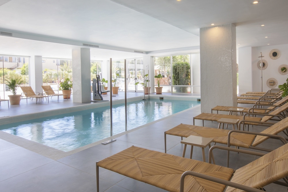 HM Martinique Aparthotel — Swimming pool in Magaluf, Balearic Islands