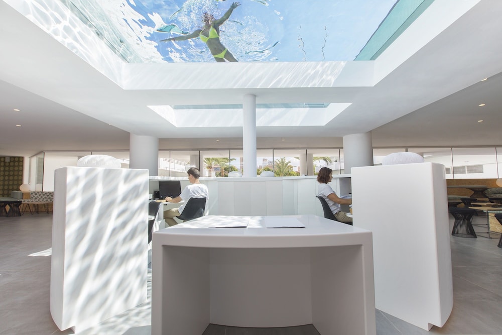 HM Martinique Aparthotel — Hotel building in Magaluf, Balearic Islands