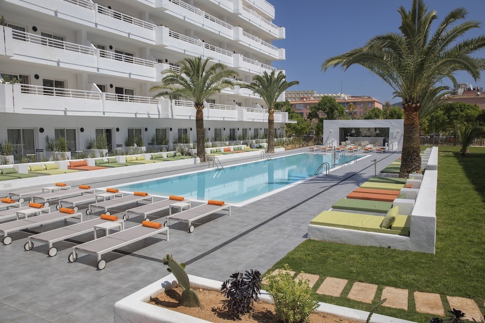 HM Martinique Aparthotel — Swimming pool in Magaluf, Balearic Islands