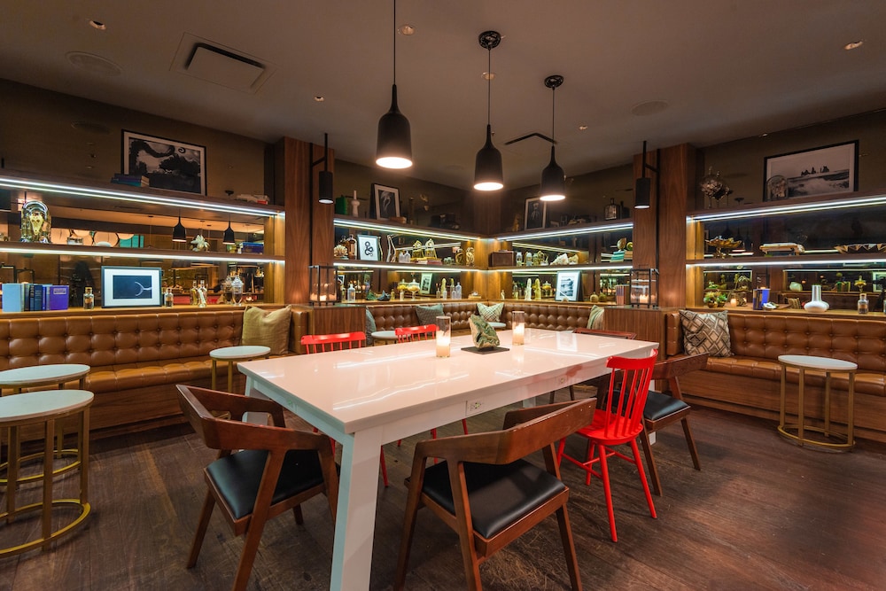 Eurostars Magnificent Mile — Restaurant & bars in Chicago, Illinois
