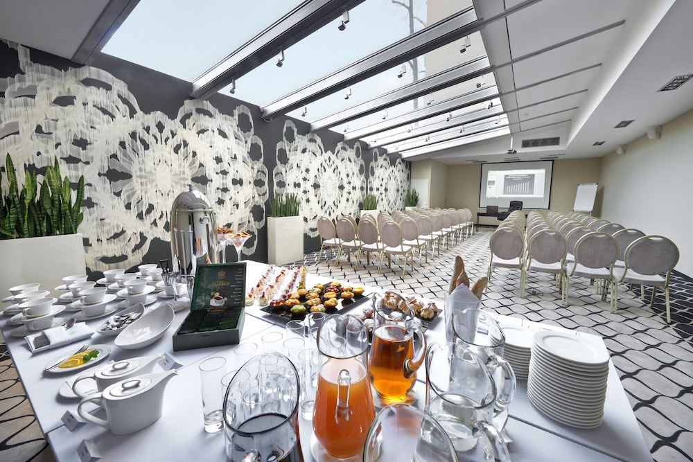 Queen Boutique Hotel — Restaurant & bars in Krakow, Lesser Poland