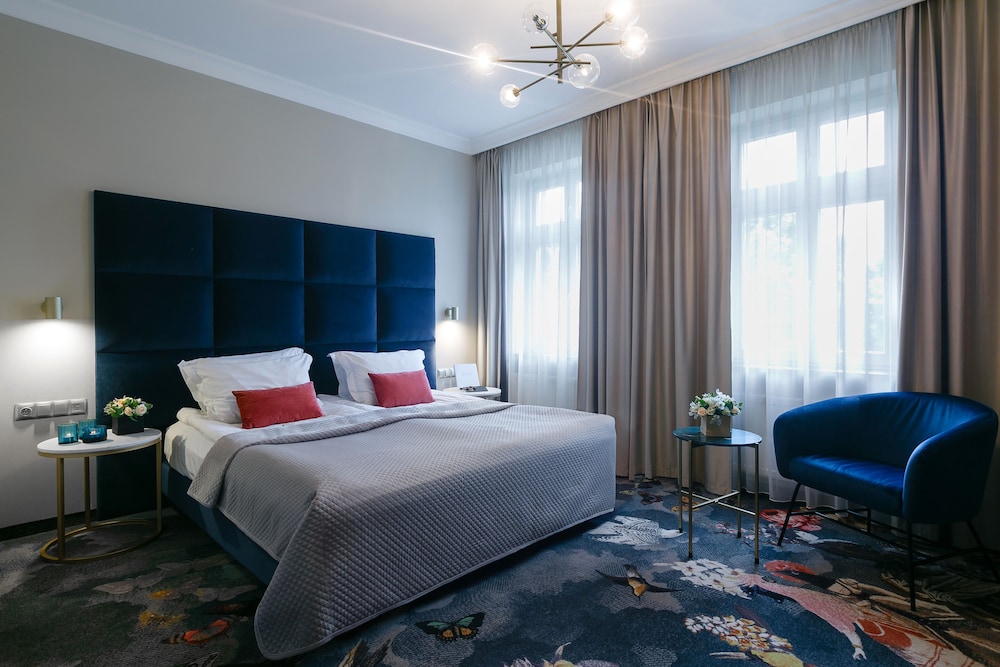 Queen Boutique Hotel — Hotel rooms in Krakow, Lesser Poland