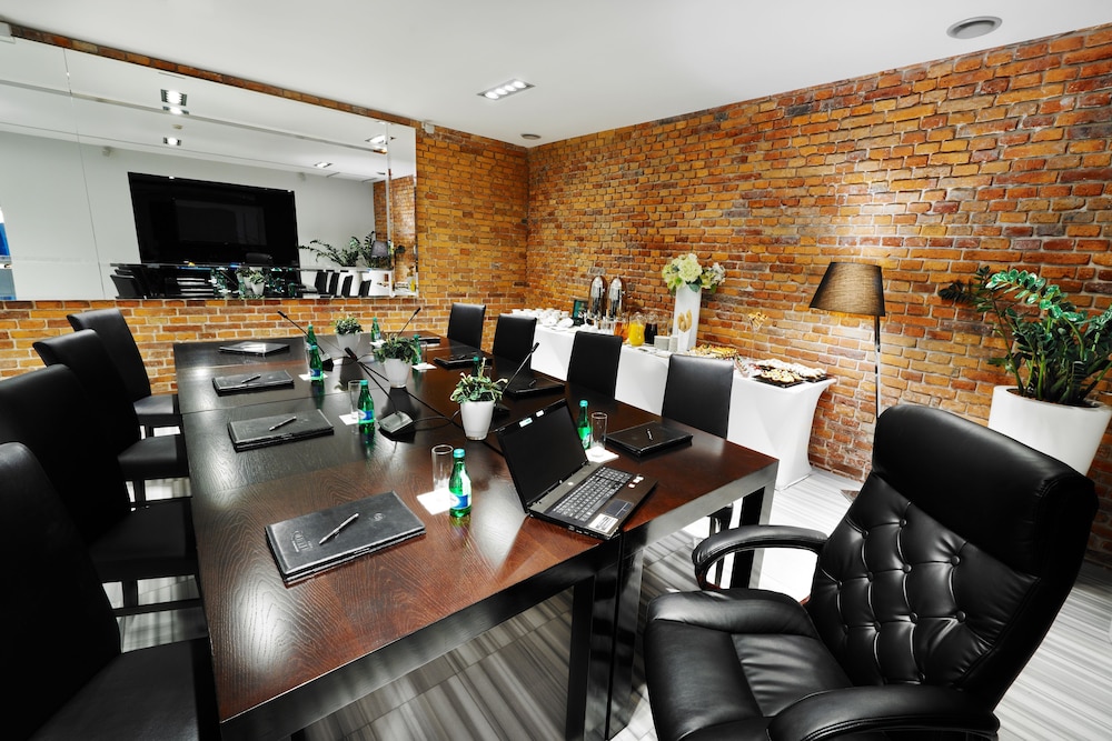 Queen Boutique Hotel — Restaurant & bars in Krakow, Lesser Poland
