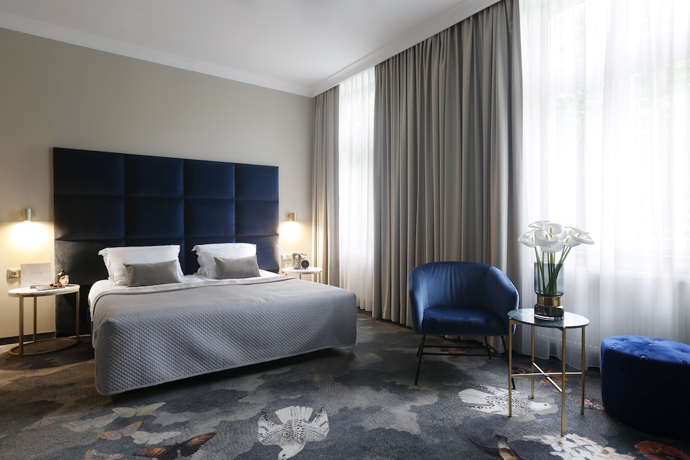Queen Boutique Hotel — Hotel rooms in Krakow, Lesser Poland