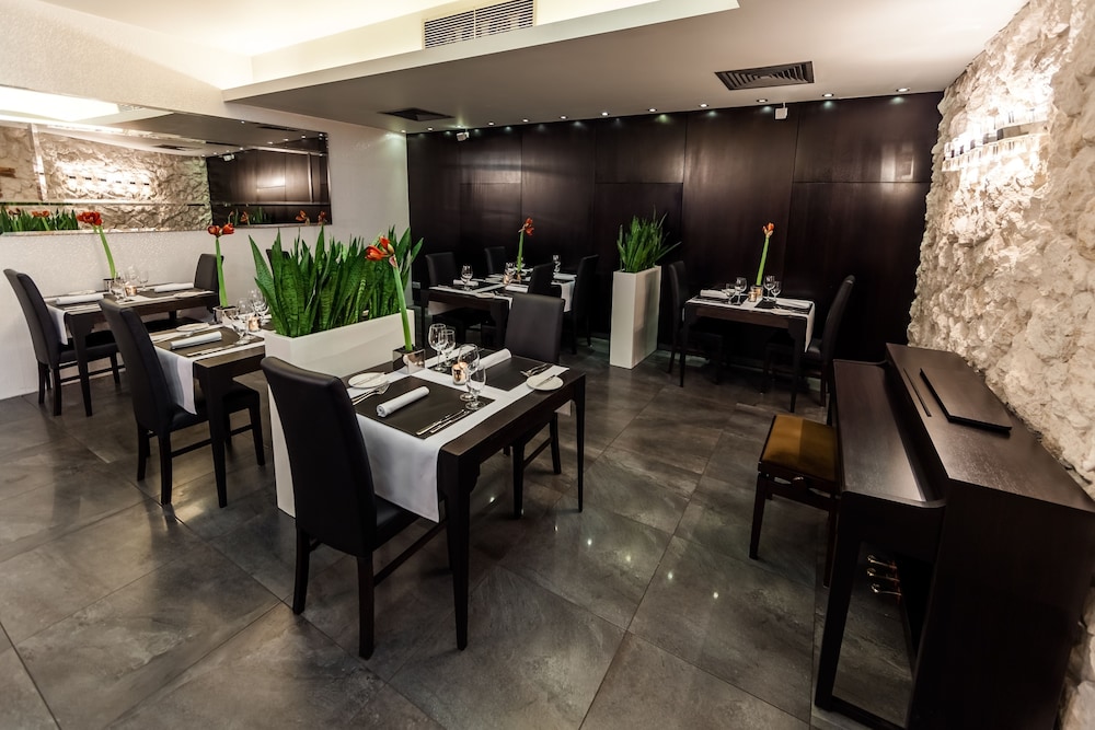 Queen Boutique Hotel — Restaurant & bars in Krakow, Lesser Poland